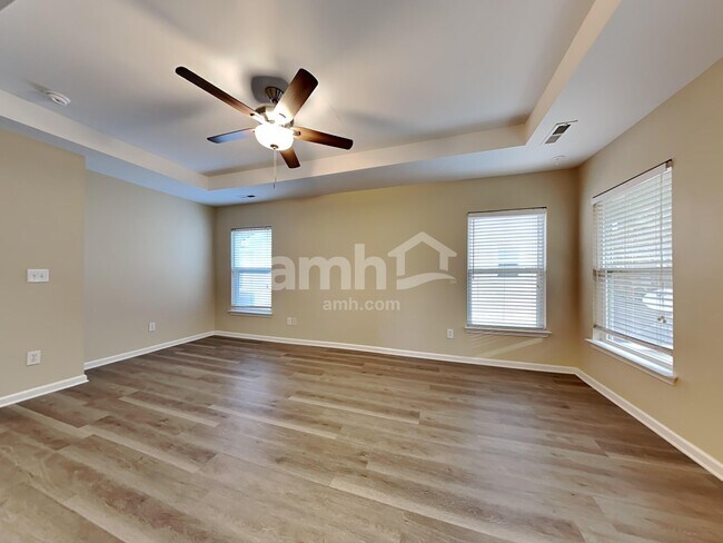 Building Photo - 8824 Shadowglen Dr