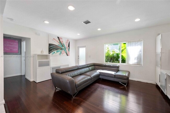 Building Photo - 2401 SW 26th St