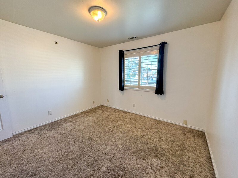 Building Photo - 614 S 500 W