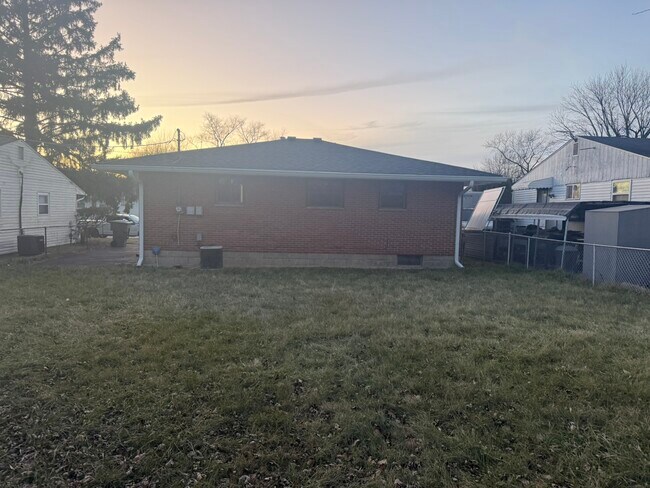 Building Photo - 1894 Pannell Ave