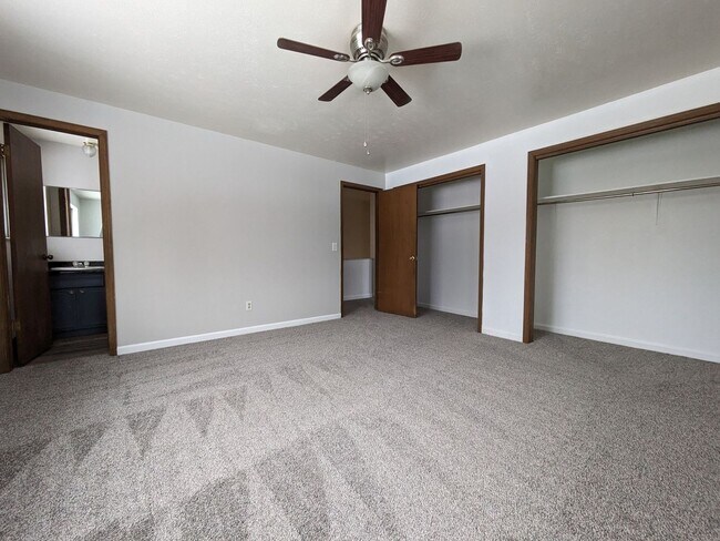 Building Photo - HUGE 4B/3b house on .4 acre lot.  3300sqft with oversize 2 car garage.