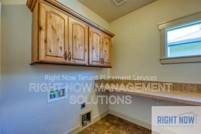 Building Photo - 1076 W Stanhope St