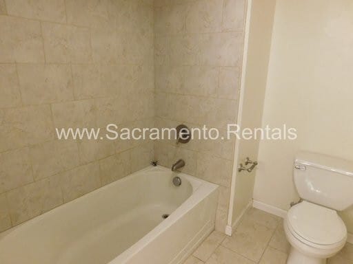 Building Photo - Spacious Updated 2bd/2ba Downtown Condo - Great Location!
