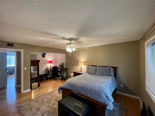 Building Photo - 115 Biscayne Dr NW