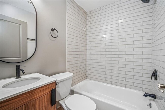 Building Photo - Modern 2BR 2BA Apartment in Columbia Heights