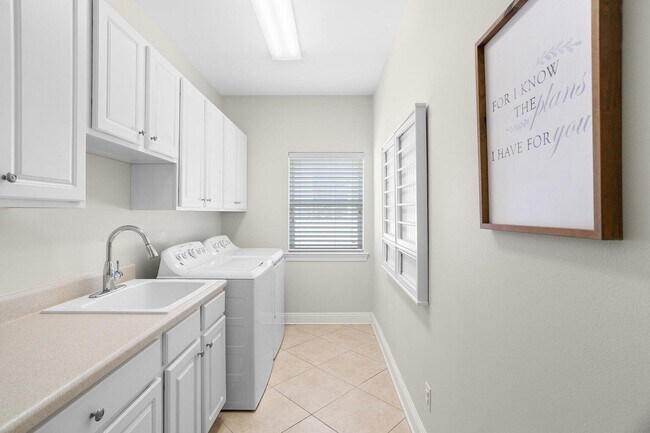 Building Photo - 4703 Seastar Vista