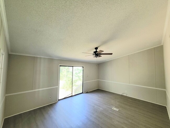 Building Photo - Stunning 3-bedroom, 2-bathroom home located in Charlotte, NC