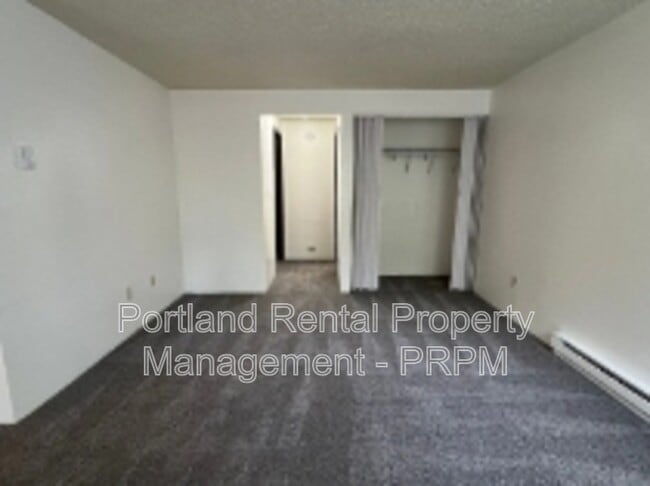 Building Photo - 19115 SE Yamhill St