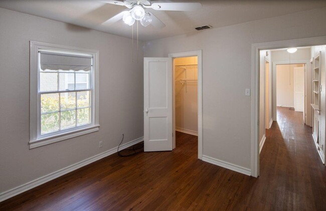 Building Photo - 3 Bedroom in Midtown Tyler!