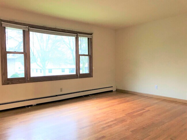 Building Photo - 410 Pawling St