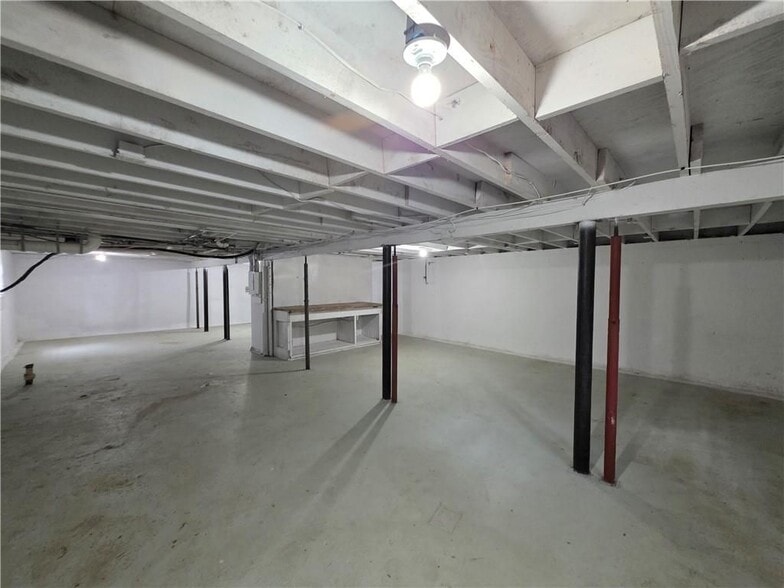 Building Photo - 3460 Meadowview Dr