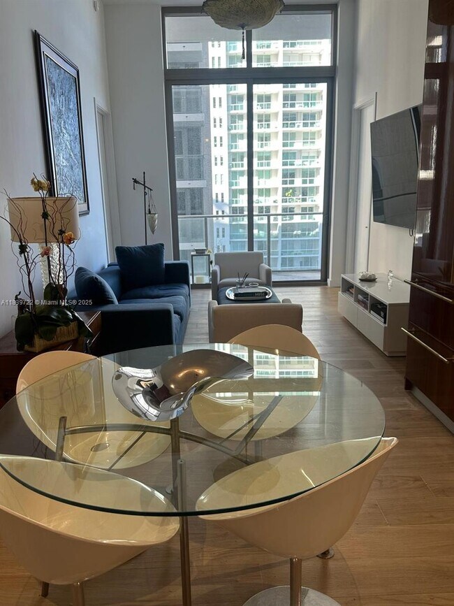 Building Photo - 2655 S Bayshore Dr