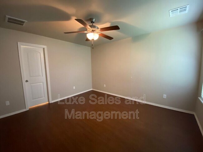 Building Photo - 2116 Buena Vida Ln