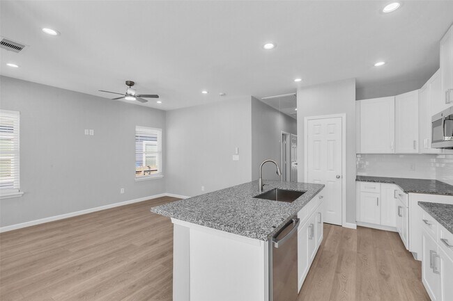 Building Photo - 4905 Paula St