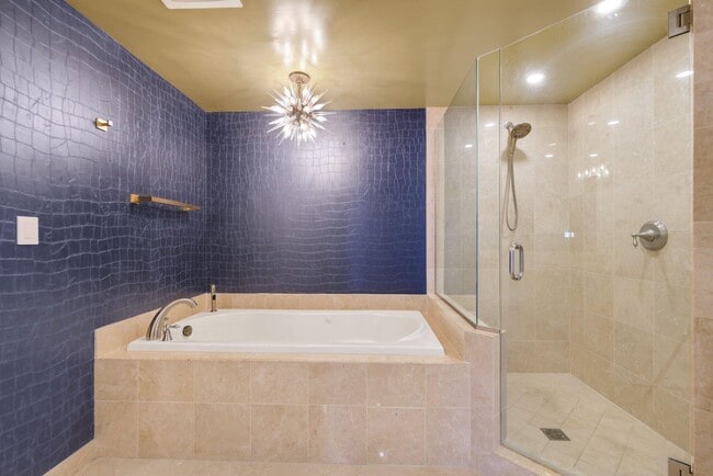 Building Photo - 200 E Palmetto Park Rd