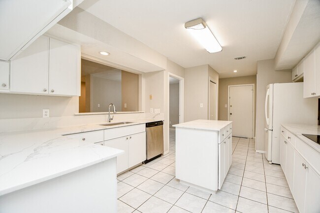 Building Photo - 11411 Pepperdine Ln