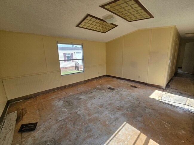 Building Photo - 2115 Cattail Cir