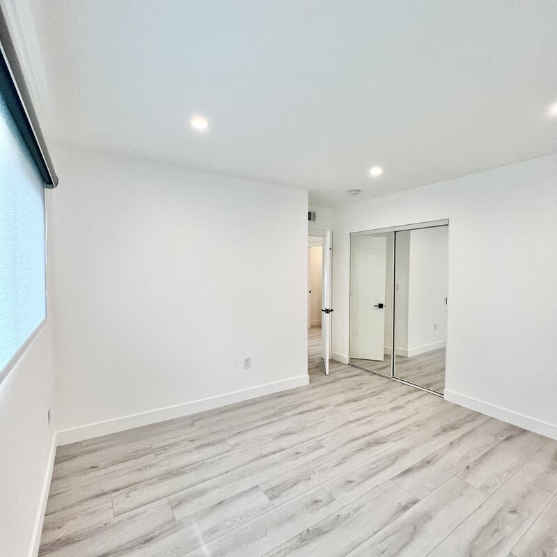 Building Photo - 2034 S Garth Ave