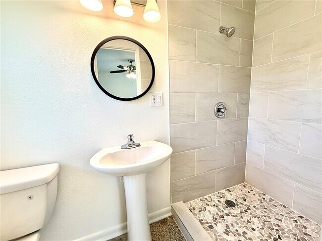 Building Photo - 431 Page St