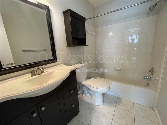 Building Photo - 2930 Governors Ct