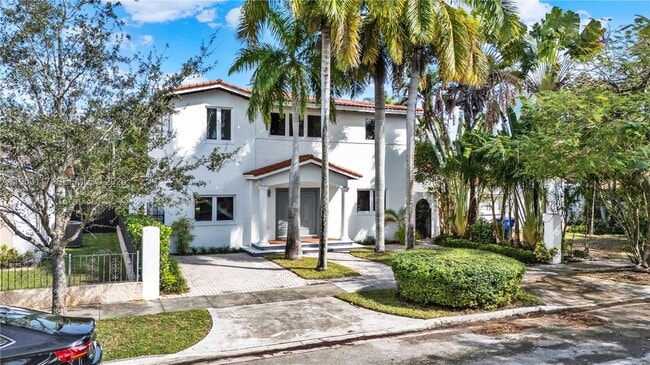 Building Photo - 527 SW 20th Rd