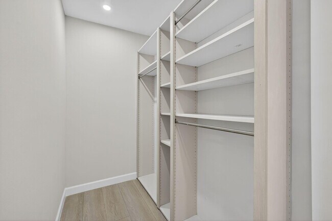 Building Photo - 4204 Roxbury Ct