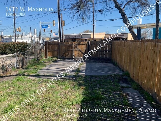 Building Photo - 1411 W. Magnolia-