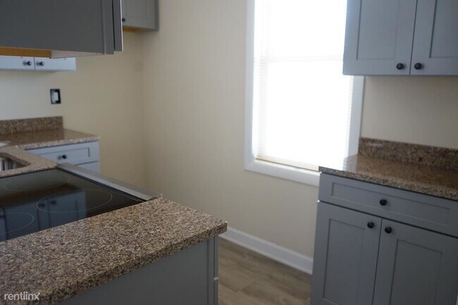 Building Photo - 5204 Leeds Ave