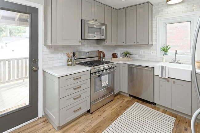 Building Photo - 3554 Jamieson Ave