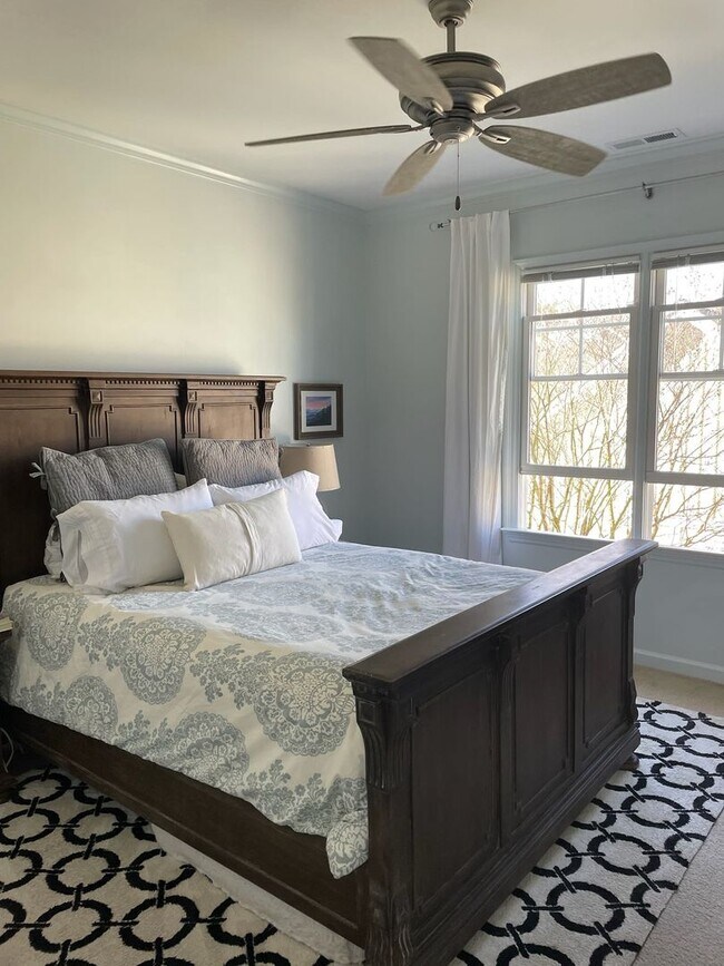 Building Photo - Stunning townhome in the highly sought-aft...