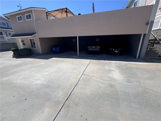 Building Photo - 5092 Guava Ave