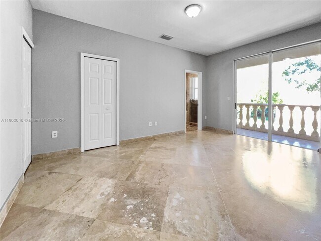 Building Photo - 1736 NE 9th Dr