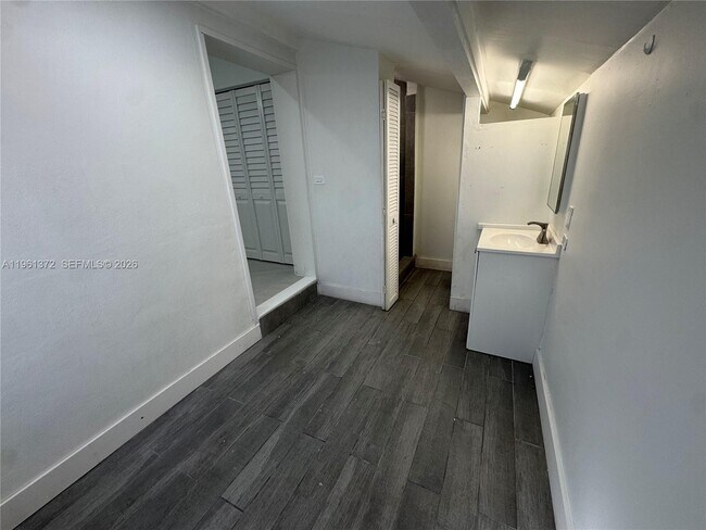 Building Photo - 10245 SW 37th Terrace