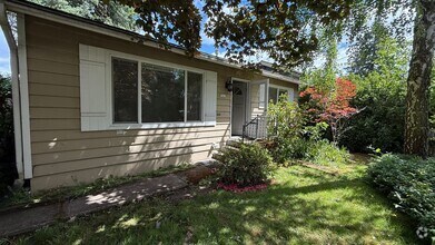 Building Photo - 2 bedroom Charming Home Multnomah Village ...