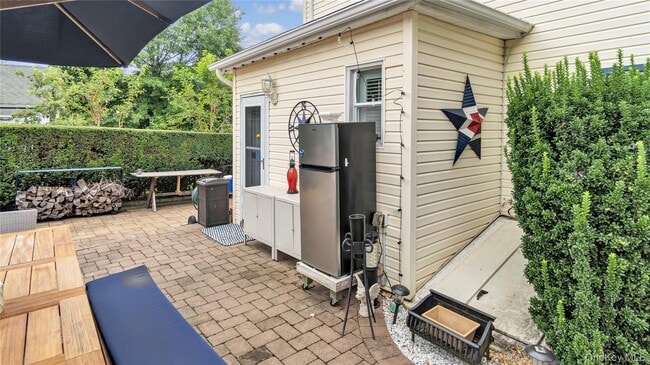 Building Photo - 16 Clement St