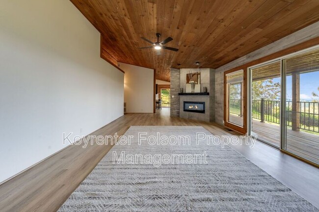 Building Photo - 5800 McKinley Dr