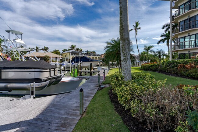 Building Photo - Tropical isle