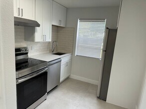 Building Photo - Crystal Lake