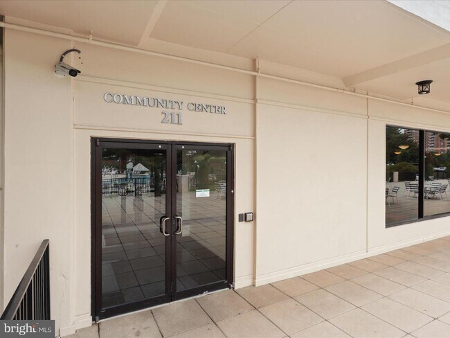 Building Photo - 203 Yoakum Pkwy