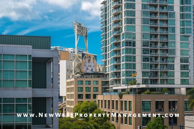 Building Photo - Modern East Village Loft at M2i, Small Pet OK! Available Now!