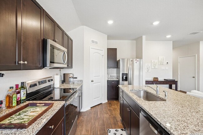 Building Photo - 841 Bahia Pl
