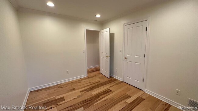 Building Photo - 444 Chester St