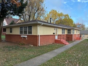 Building Photo - Fully remodeled 2 bed, 1 bath duplex walki...