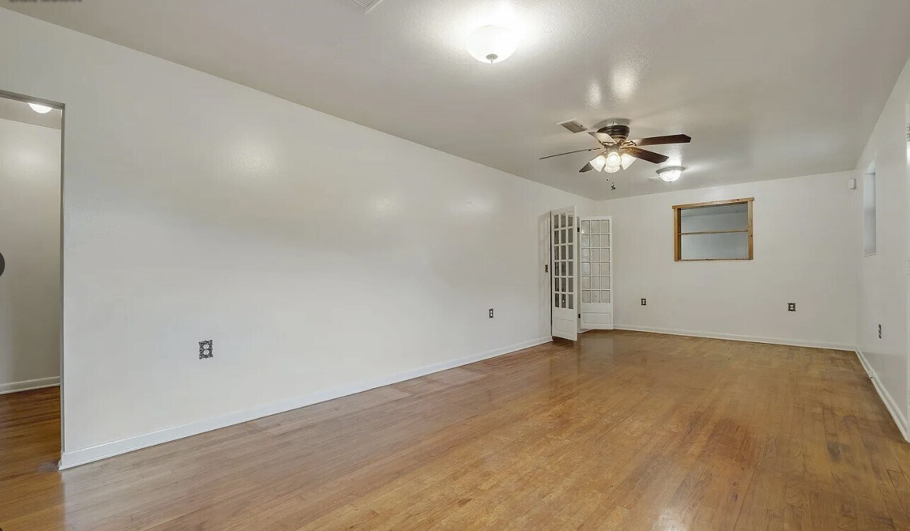 Living Room 3 - 1927 Grimes Ln