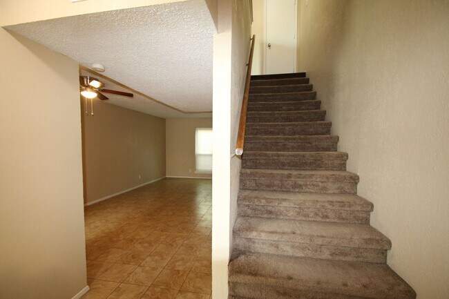 Building Photo - 3732 Bonnie Dr