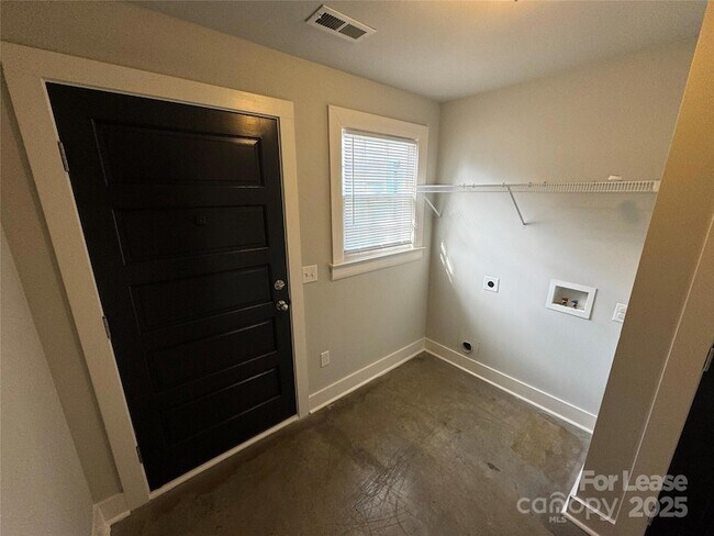 Building Photo - 102 W 2nd Ave