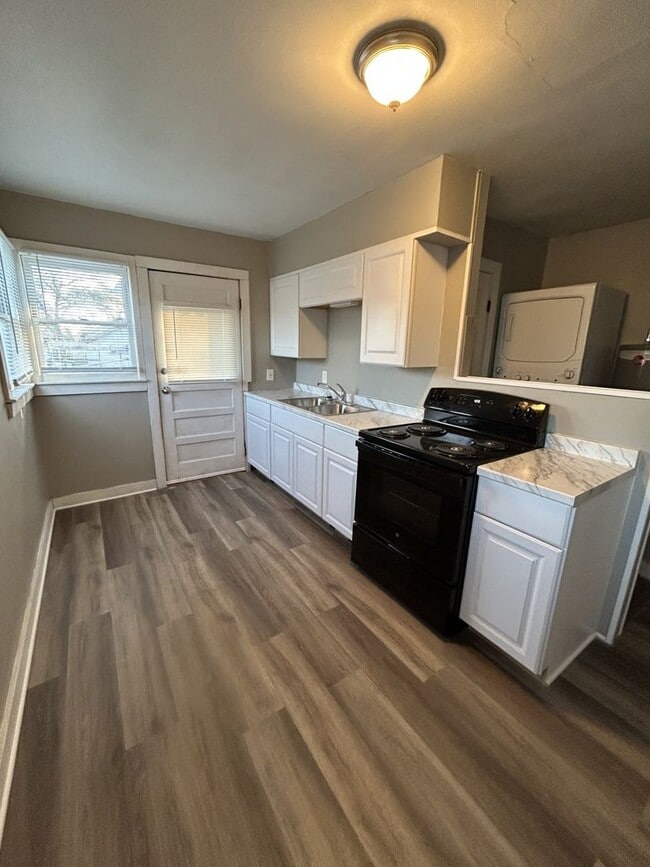 Building Photo - 316 E Park St