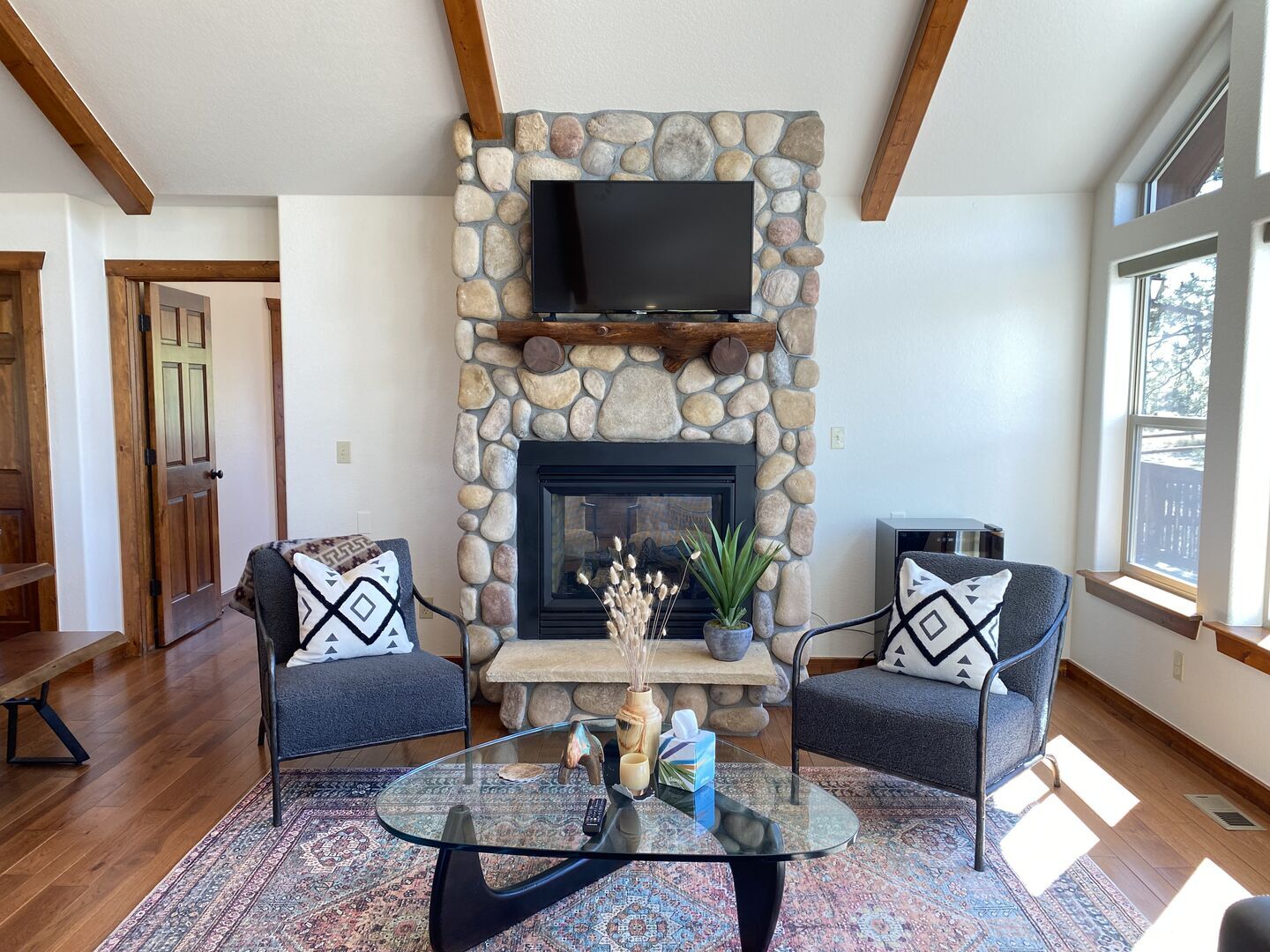 living room - 850 Blacksmith Rd