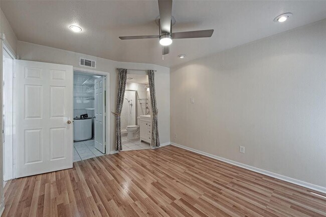 Building Photo - 18519 Egret Bay Blvd