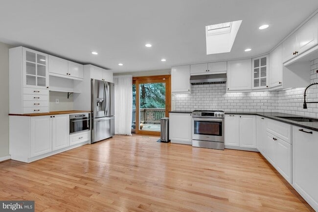 Building Photo - 8856 Youngsea Pl